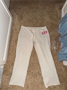 GAP cropped gray sweatpants with Pink Logo